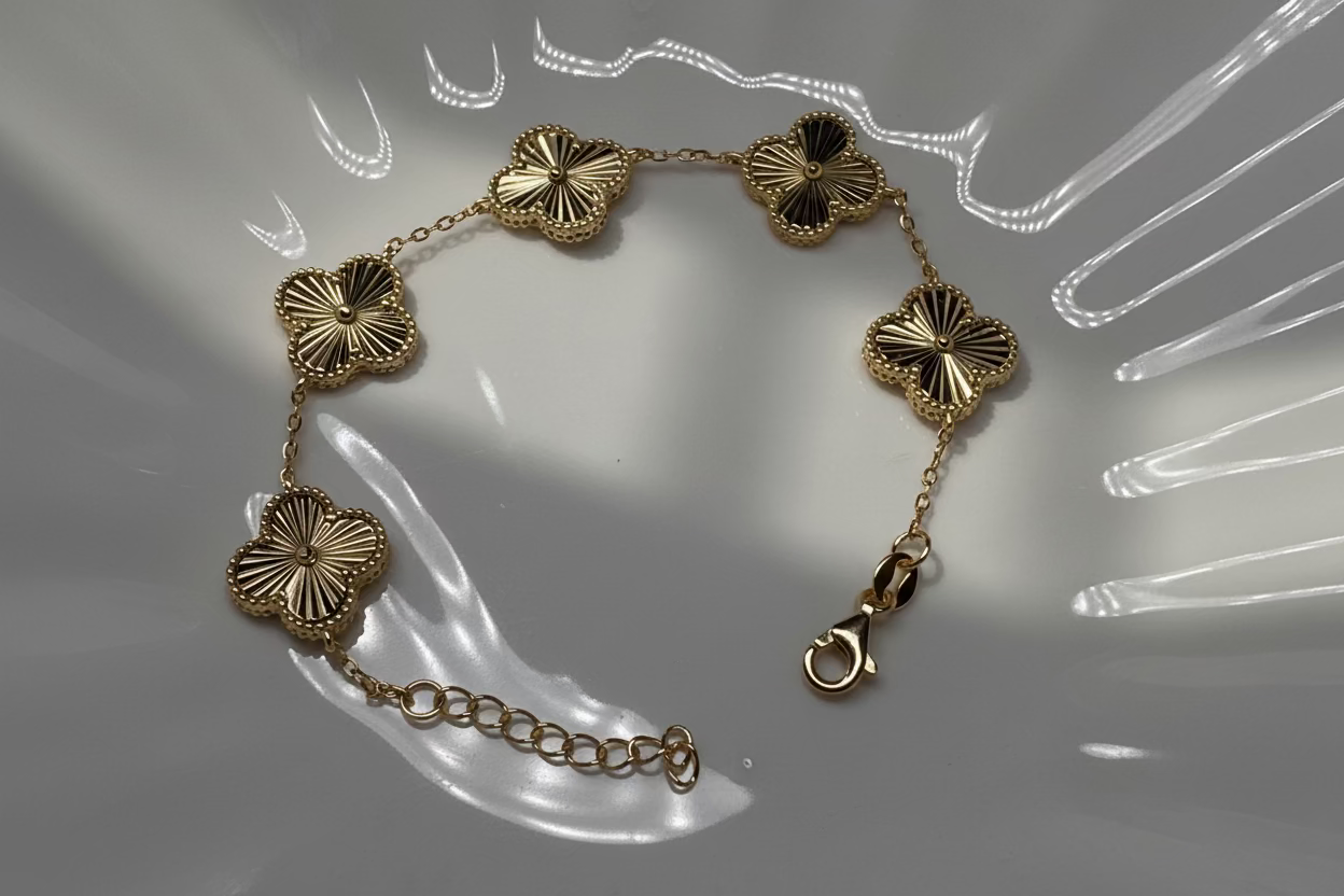 Four Leaf Clover Bracelet - 5 Motif Vintage Gold