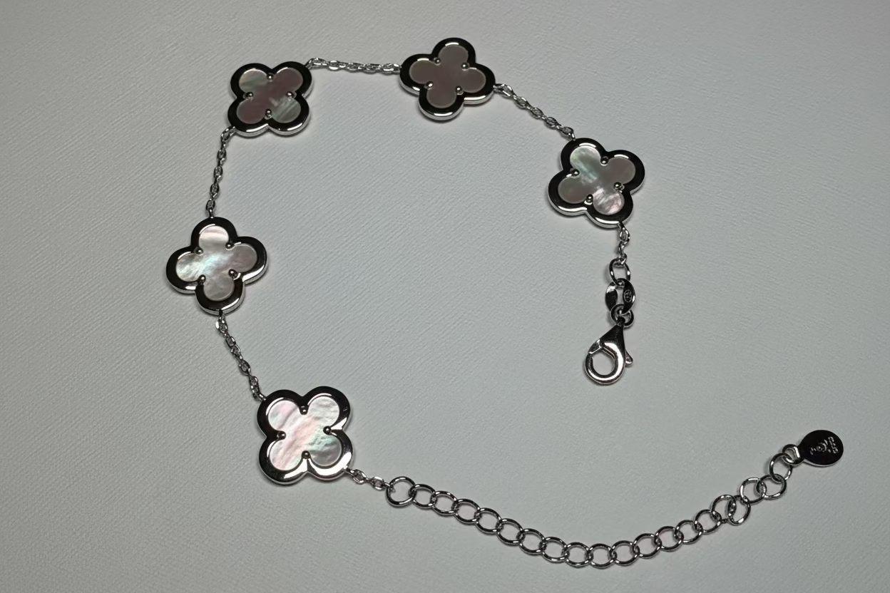 Four Leaf Clover Bracelet - Pure Silver Design and Mother of Pearl