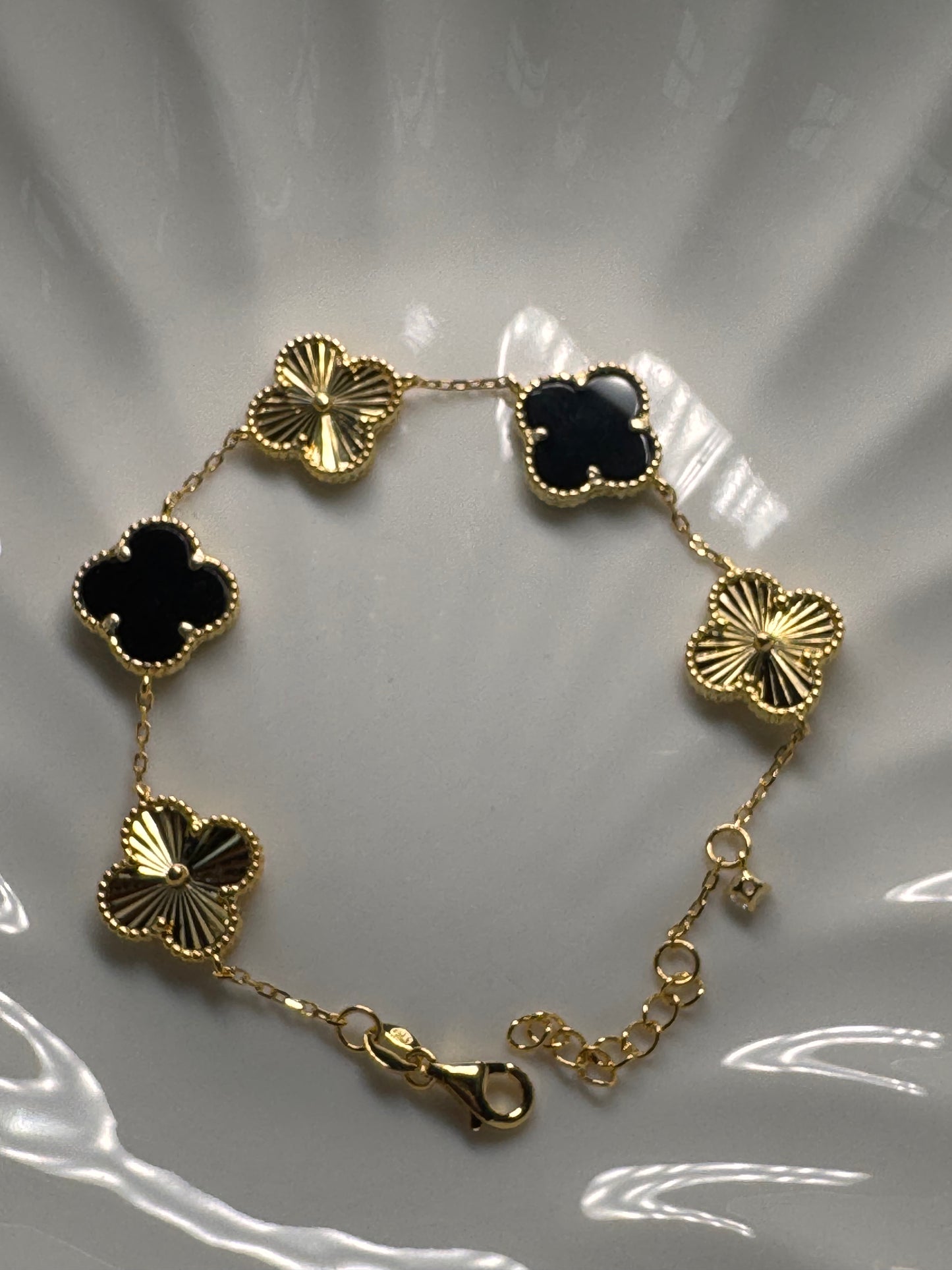 Four Leaf Clover Bracelet - Vintage Gold and Black Onyx 18k gold plated on silver