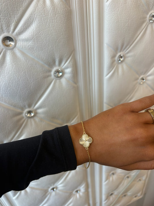 Four Leaf Clover Vermeil (18K Gold Plated) Bracelet with one large clover