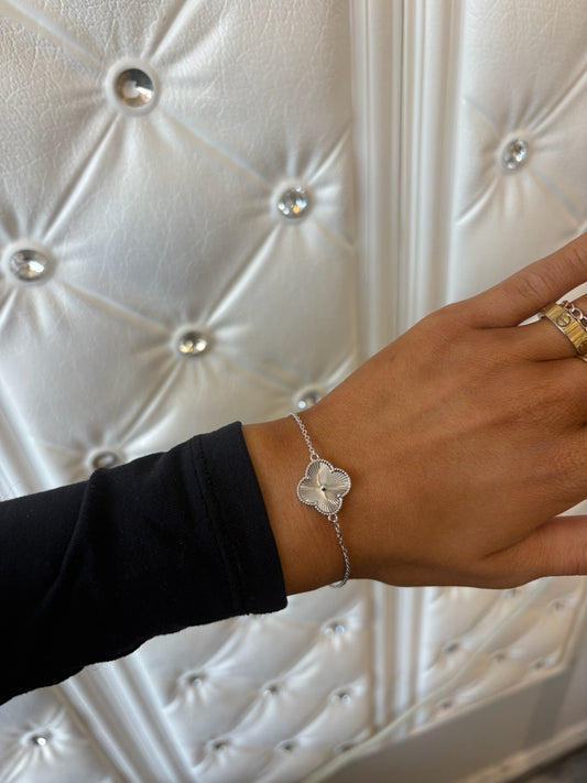 Four Leaf Clover Rhodium Plated Bracelet with one large clover